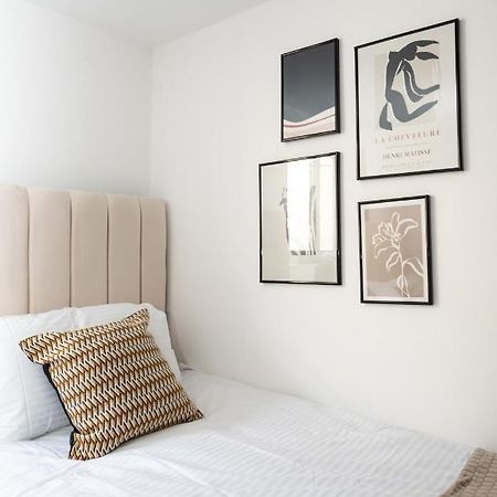 Exquisite Cardiff Apartments- With Garden Lounge & Games Room Kültér fotó