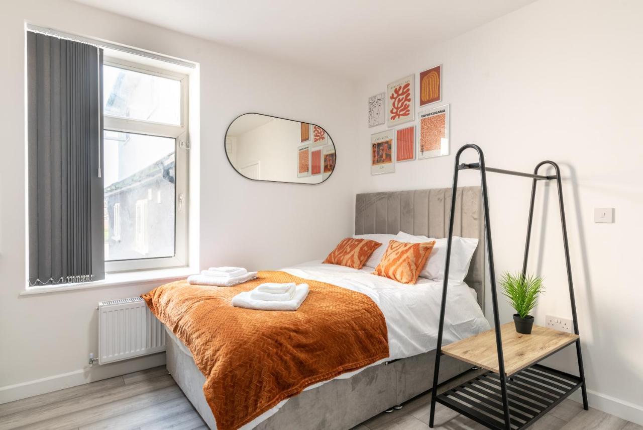 Exquisite Cardiff Apartments- With Garden Lounge & Games Room Kültér fotó