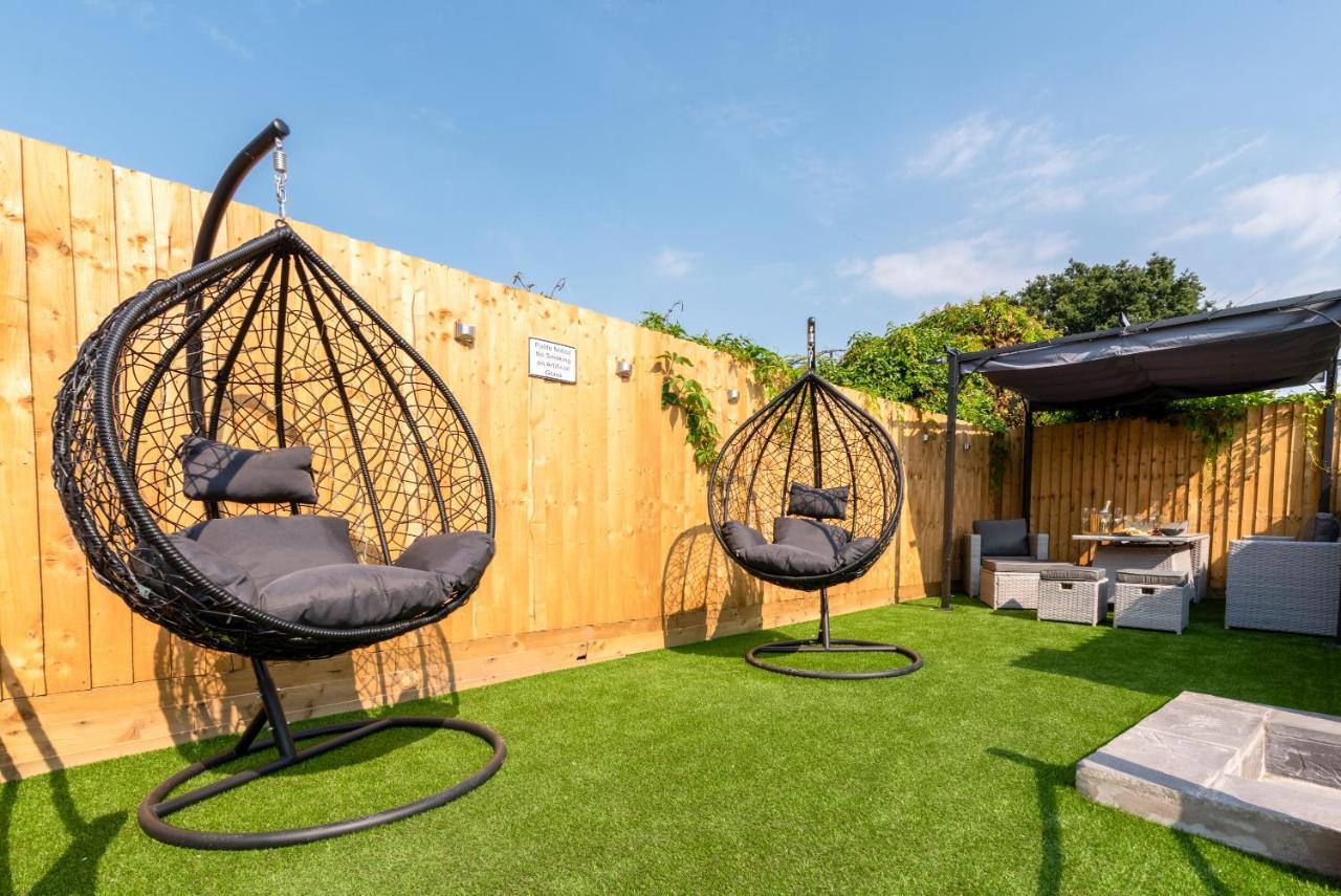 Exquisite Cardiff Apartments- With Garden Lounge & Games Room Kültér fotó