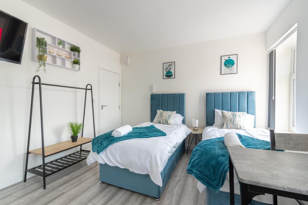 Exquisite Cardiff Apartments- With Garden Lounge & Games Room Kültér fotó