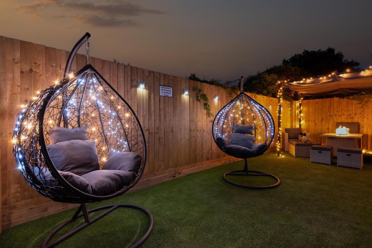 Exquisite Cardiff Apartments- With Garden Lounge & Games Room Kültér fotó