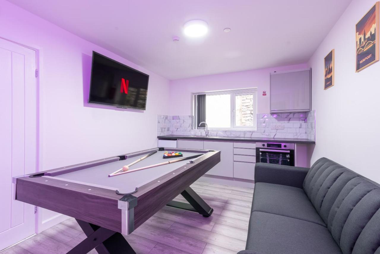 Exquisite Cardiff Apartments- With Garden Lounge & Games Room Kültér fotó