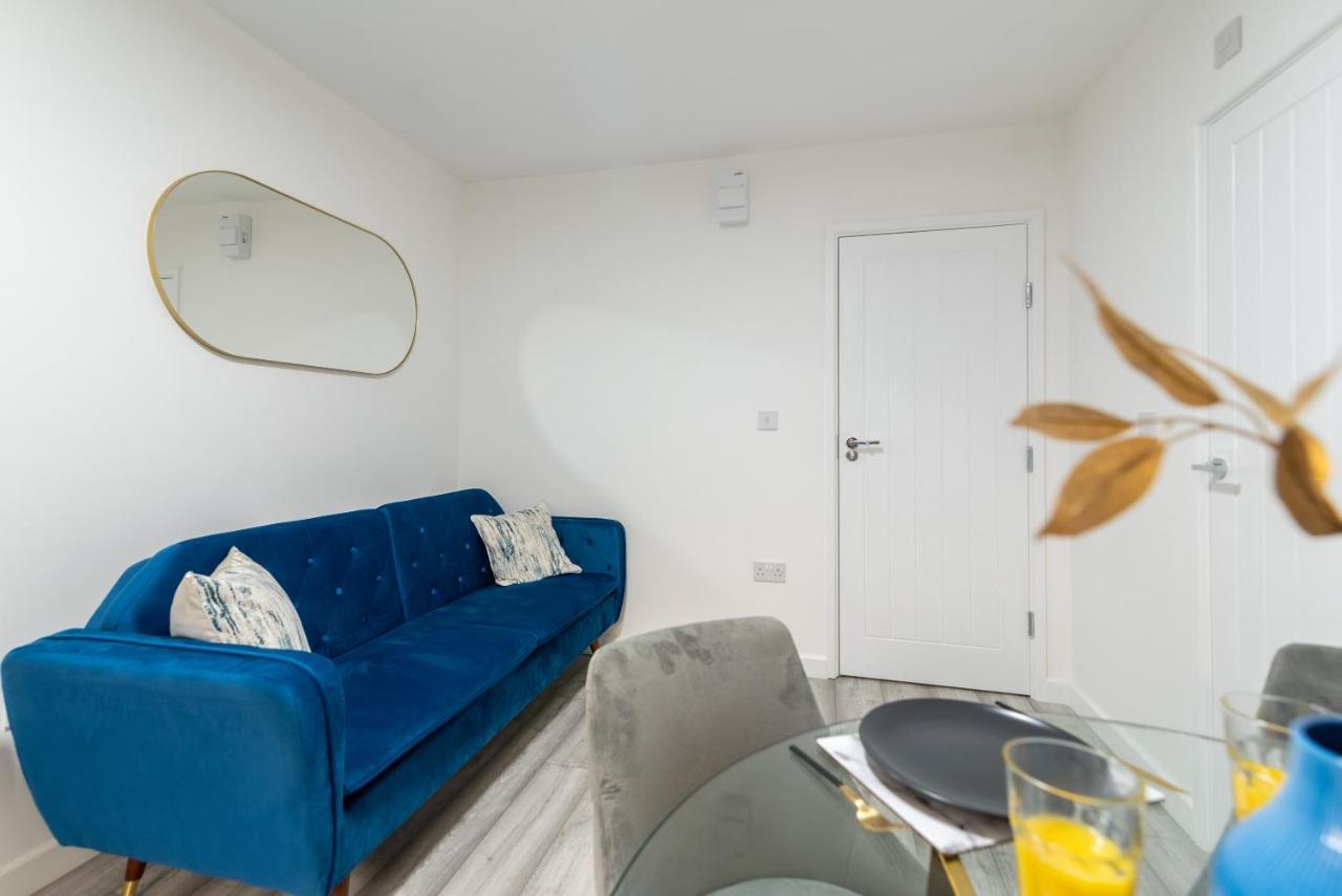 Exquisite Cardiff Apartments- With Garden Lounge & Games Room Kültér fotó