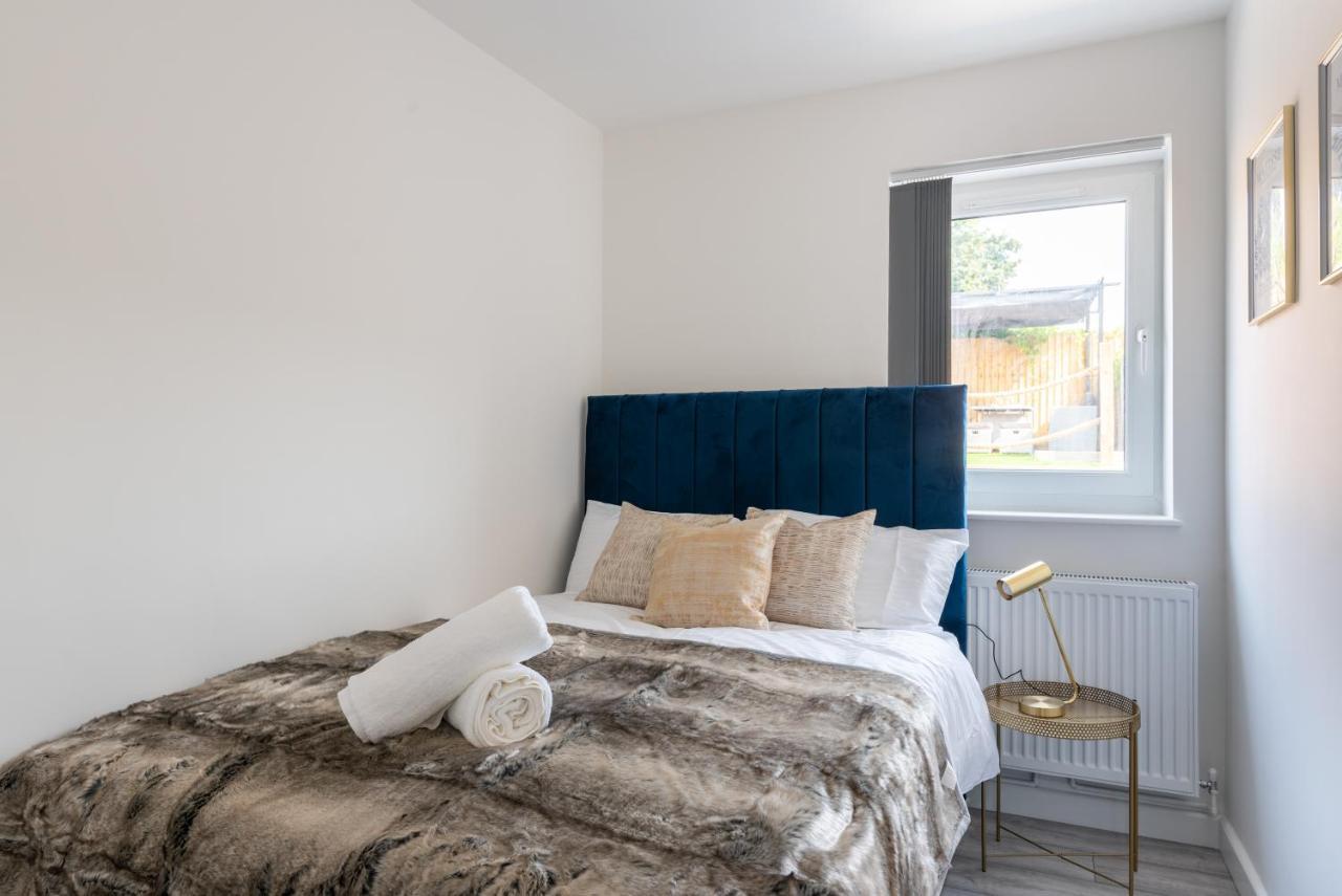 Exquisite Cardiff Apartments- With Garden Lounge & Games Room Kültér fotó