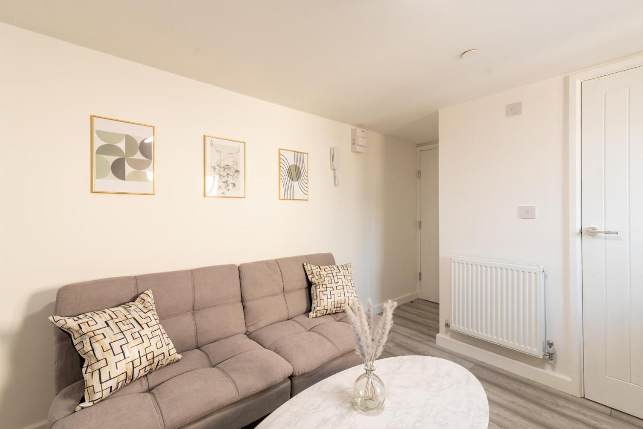 Exquisite Cardiff Apartments- With Garden Lounge & Games Room Kültér fotó