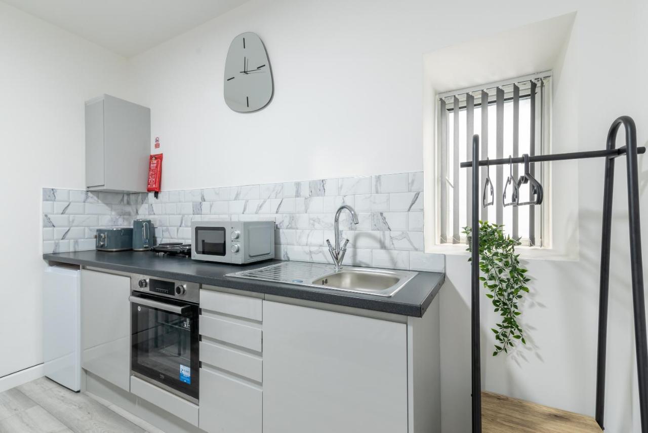 Exquisite Cardiff Apartments- With Garden Lounge & Games Room Kültér fotó