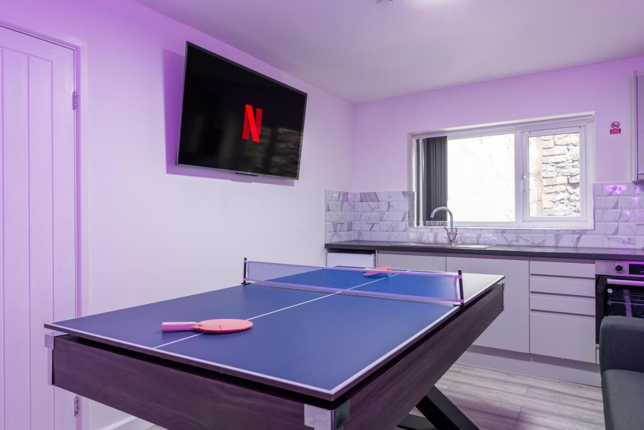 Exquisite Cardiff Apartments- With Garden Lounge & Games Room Kültér fotó