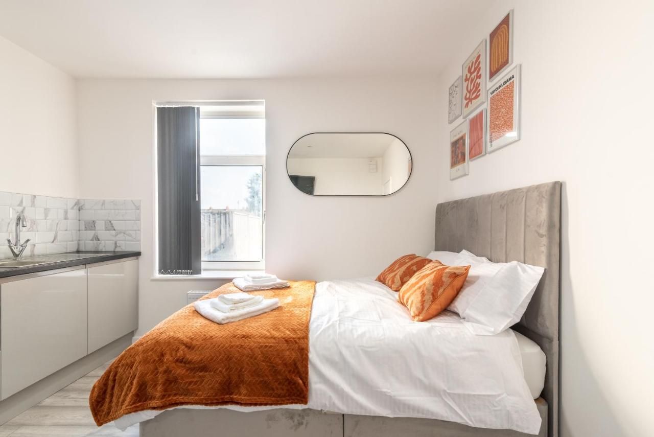Exquisite Cardiff Apartments- With Garden Lounge & Games Room Kültér fotó
