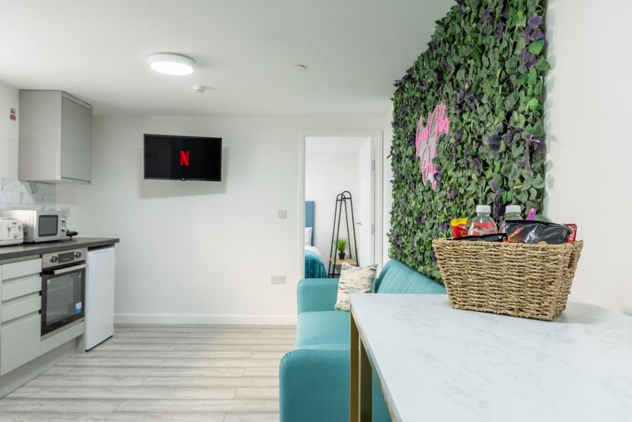 Exquisite Cardiff Apartments- With Garden Lounge & Games Room Kültér fotó