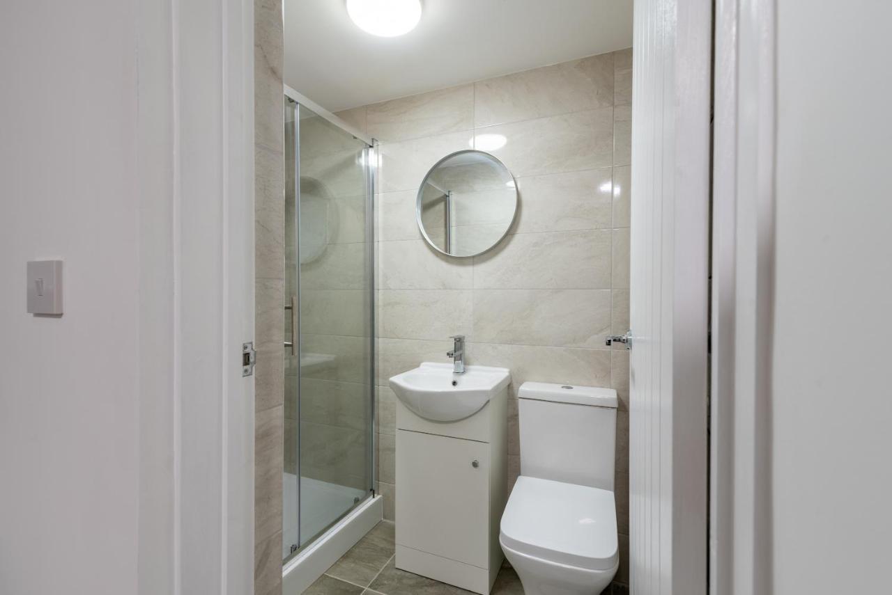 Exquisite Cardiff Apartments- With Garden Lounge & Games Room Kültér fotó
