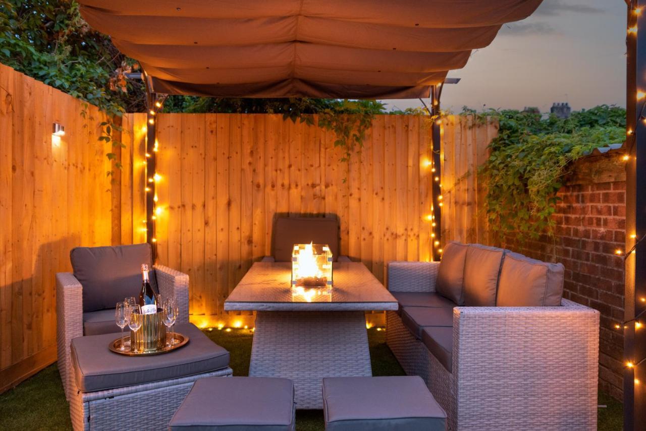 Exquisite Cardiff Apartments- With Garden Lounge & Games Room Kültér fotó