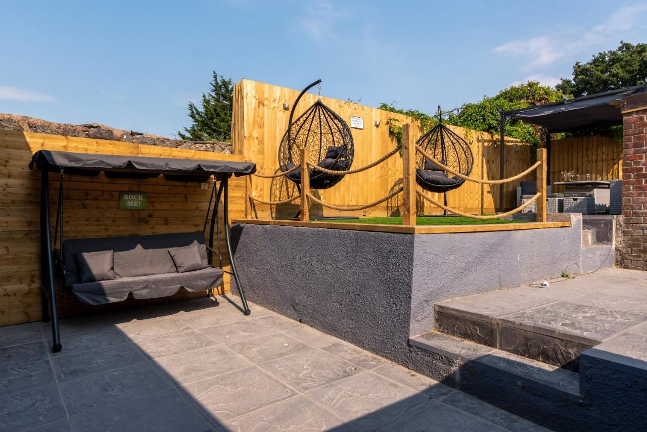 Exquisite Cardiff Apartments- With Garden Lounge & Games Room Kültér fotó