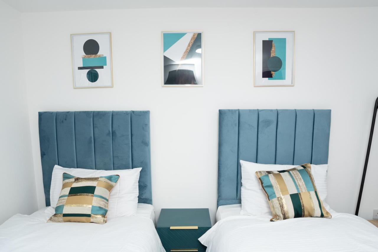 Exquisite Cardiff Apartments- With Garden Lounge & Games Room Kültér fotó