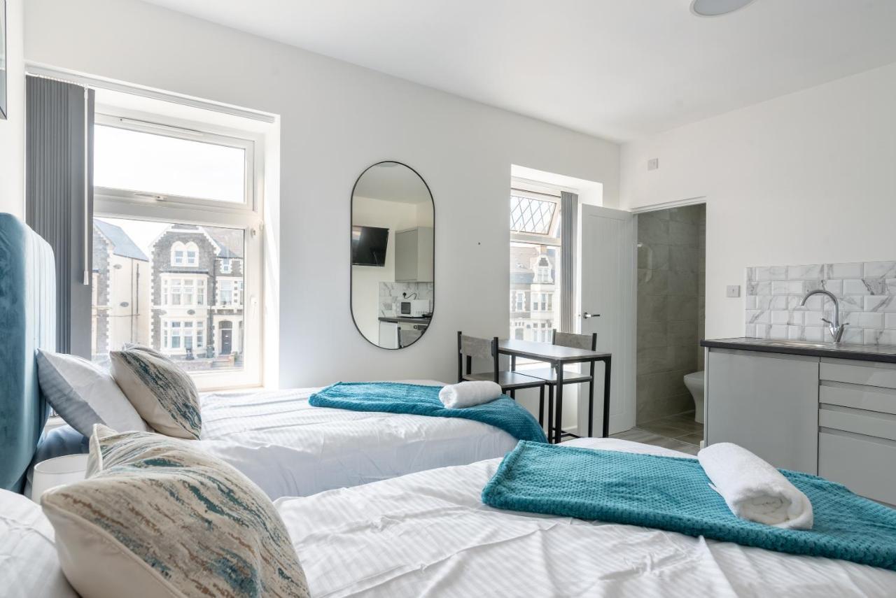 Exquisite Cardiff Apartments- With Garden Lounge & Games Room Kültér fotó
