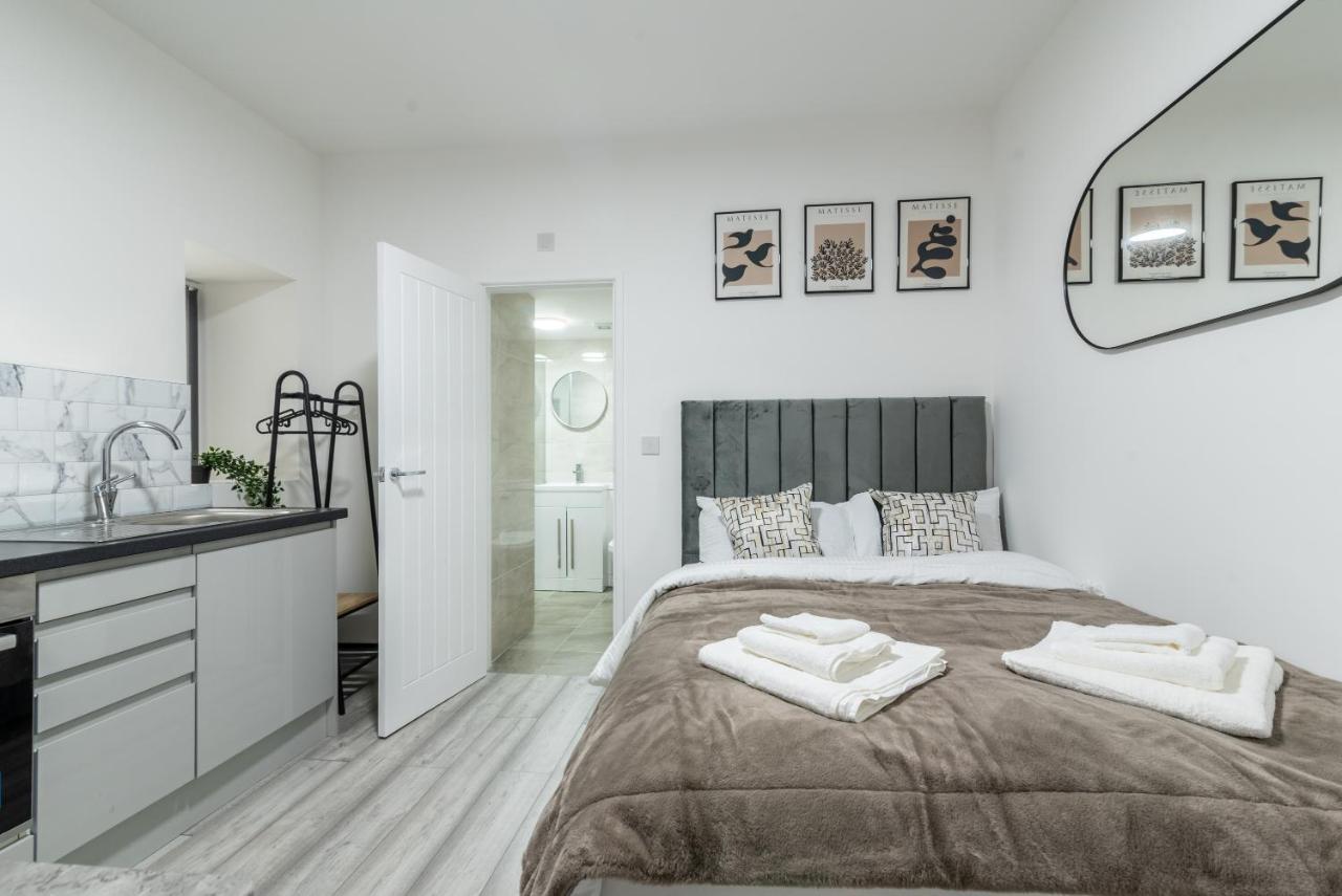 Exquisite Cardiff Apartments- With Garden Lounge & Games Room Kültér fotó